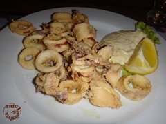 Calamares rebozados, Ribice i tri točkice, Zagreb, Croacia Calamares rebozados, Ribice i tri točkice, Zagreb, Croacia