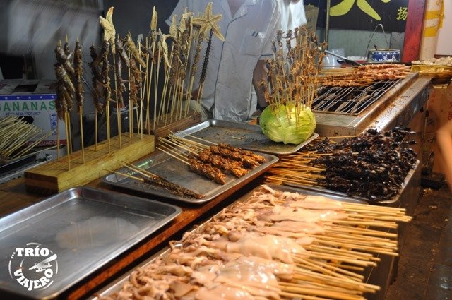 China_Beijing_Calle_Wangfujing_bichos_para_comer